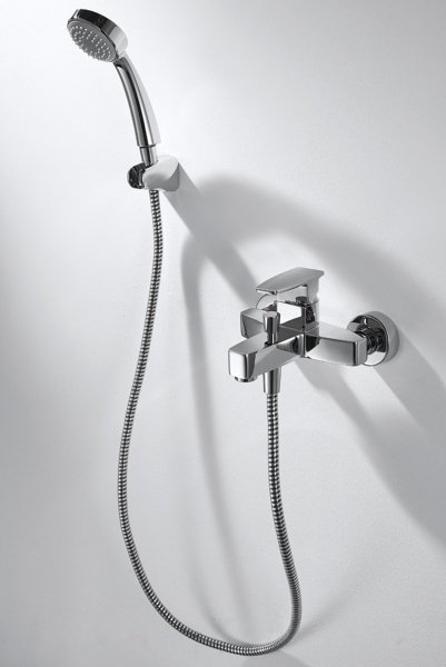 Смеситель Bravat Riffle F672106C-B для ванны с душем, с лейкой